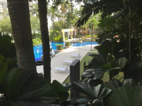 Lovely & Cozy 2 Bedrooms Apartment Pool View